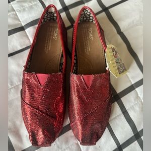 Brand new Toms